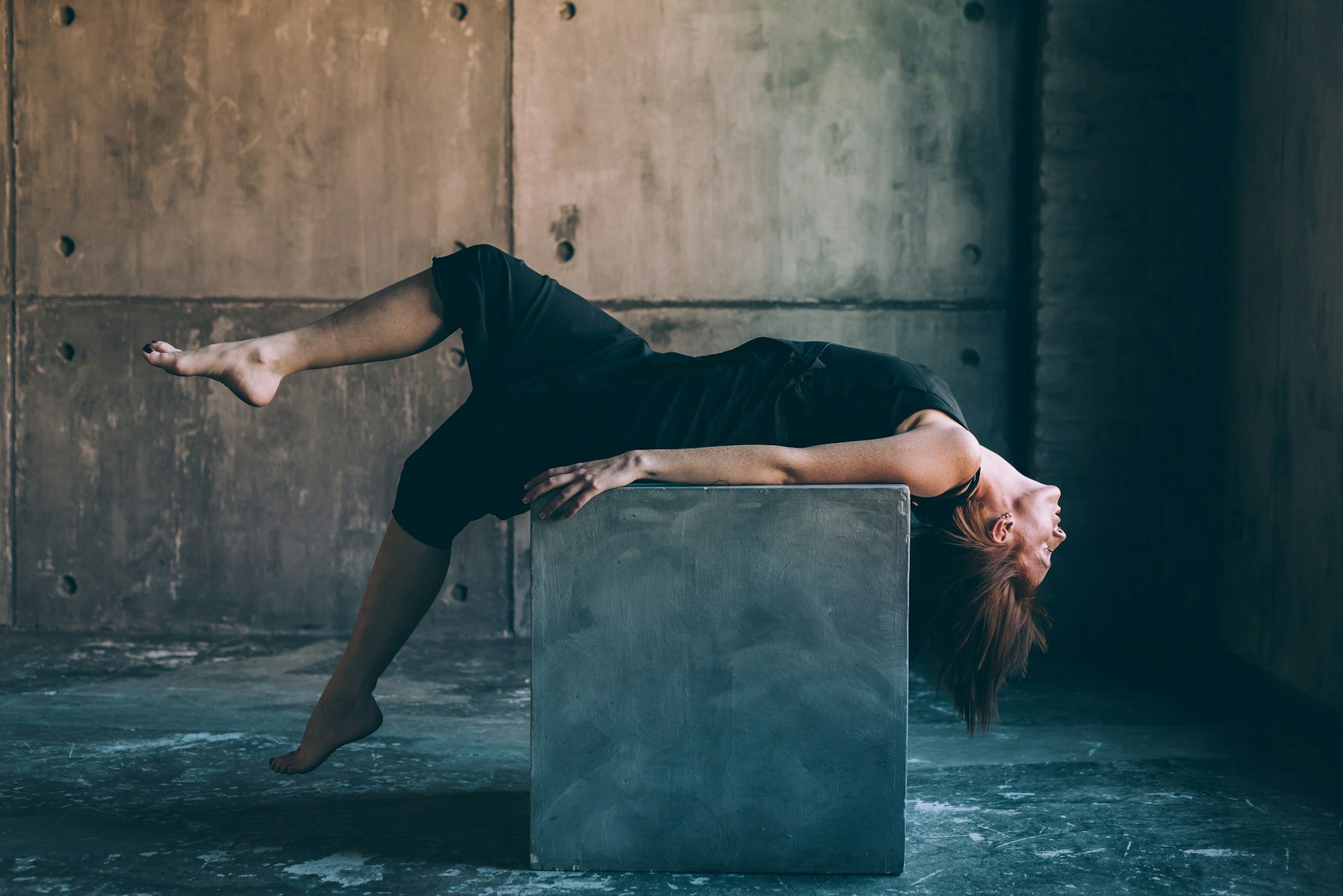 Young woman posing indoor